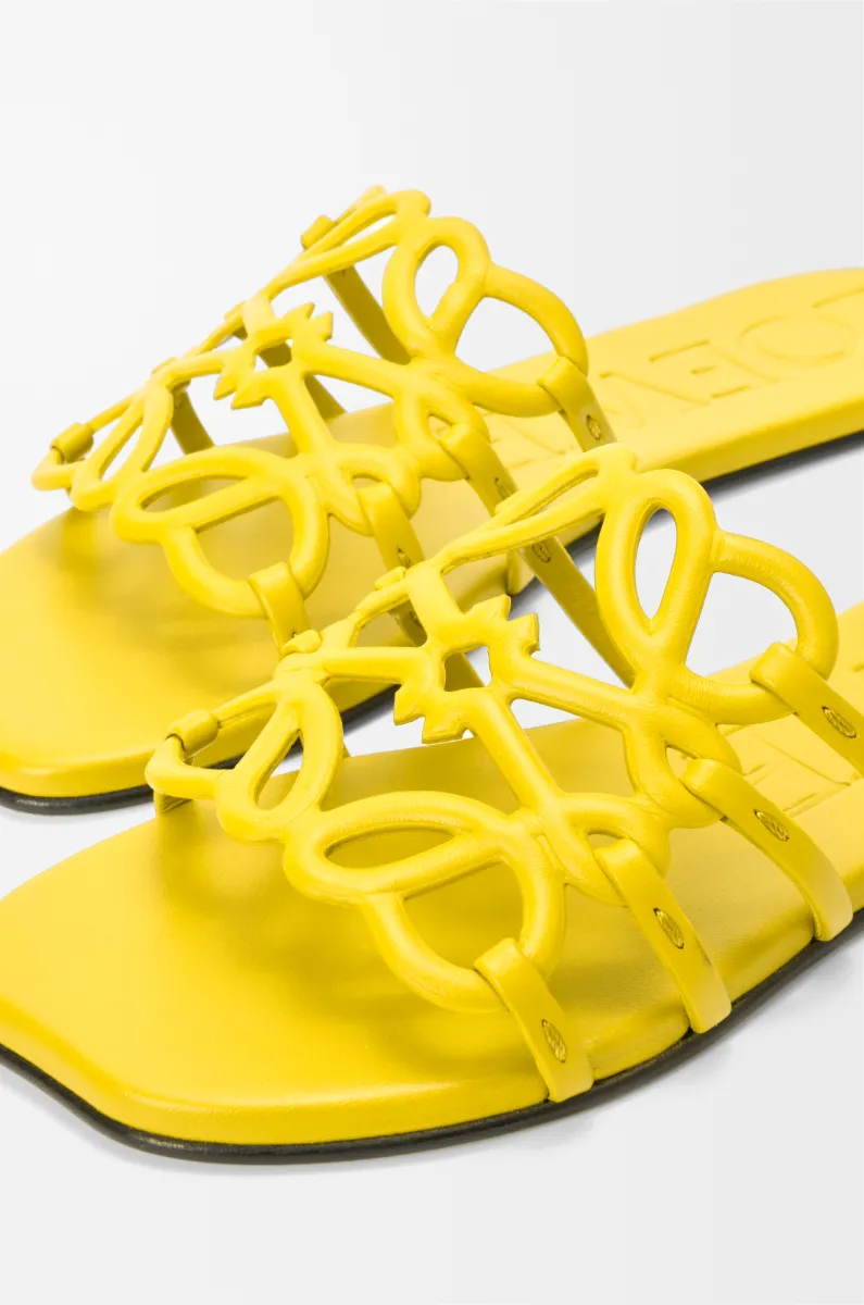 柔软牛皮革 Petal Anagram 凉鞋