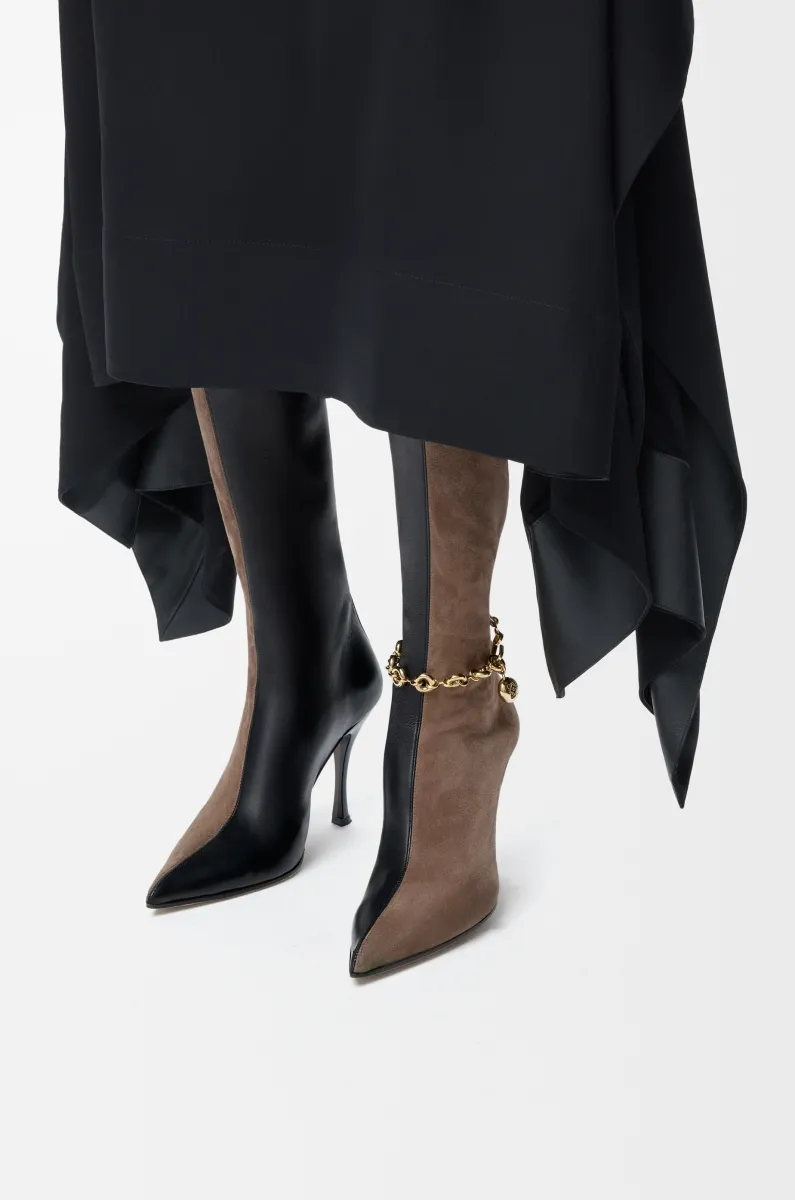 弹性羊皮革和绒面革 New Comic 靴子