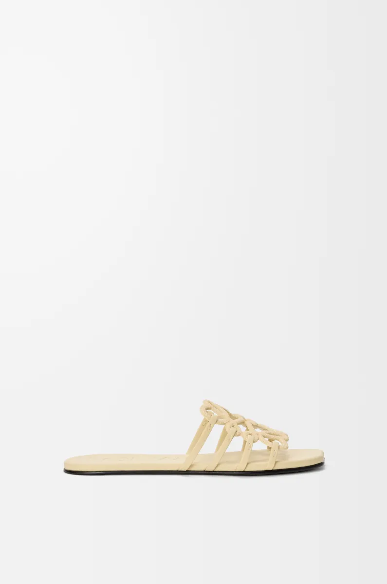 莱茵石绒面革 Petal Anagram 凉鞋