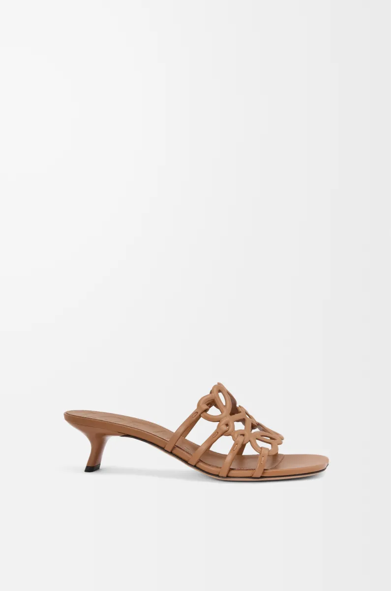 柔软牛皮革 Petal Anagram 凉鞋