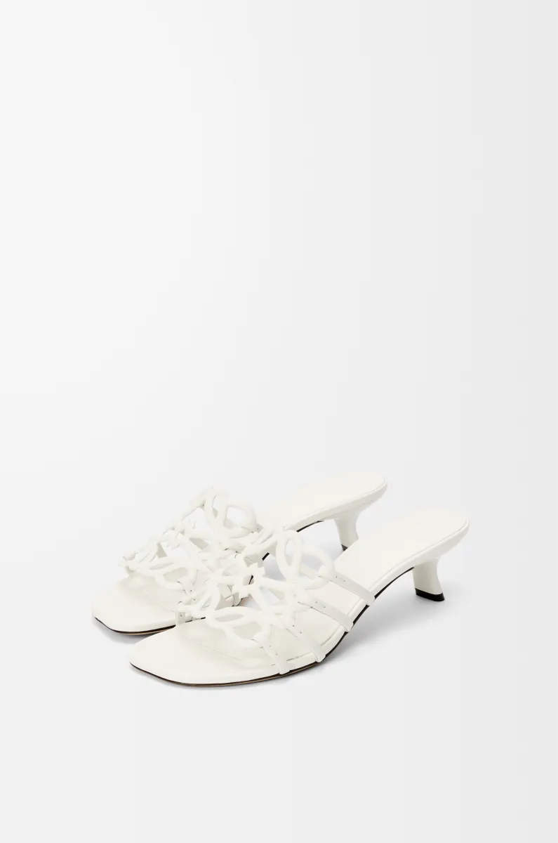 柔软牛皮革 Petal Anagram 凉鞋