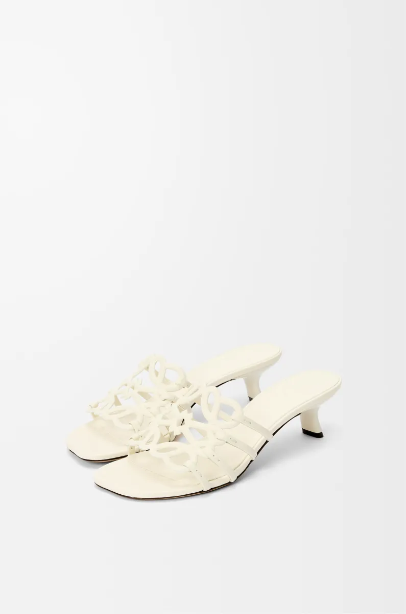 柔软牛皮革 Petal Anagram 凉鞋