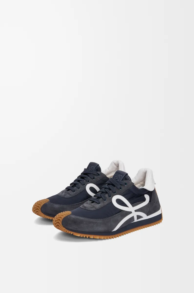 绒面革和尼龙流畅男士运动鞋