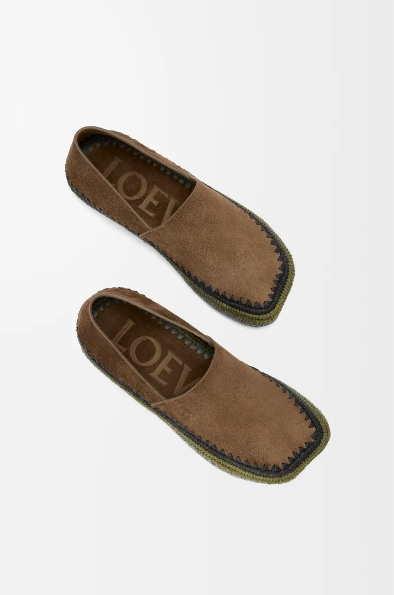 绒面革和拉菲草 Rio 拖鞋