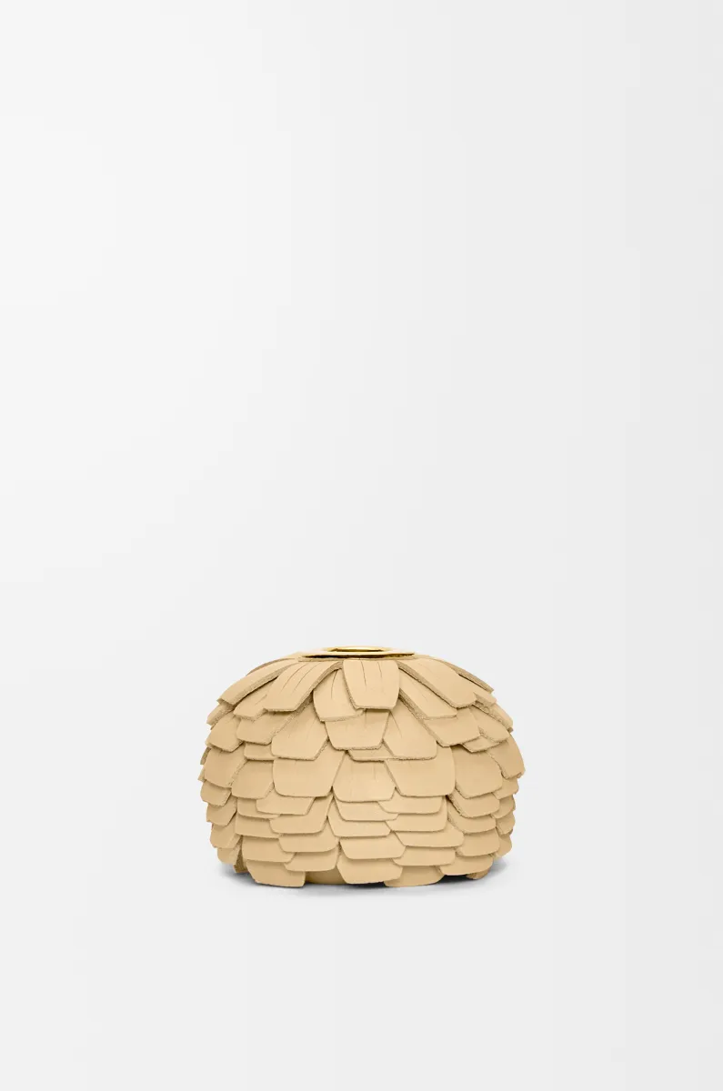 小号牛皮革和黄铜花朵挂饰