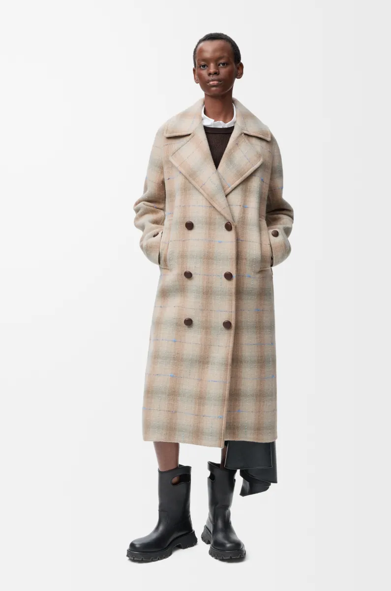 羊毛和羊绒混纺大衣