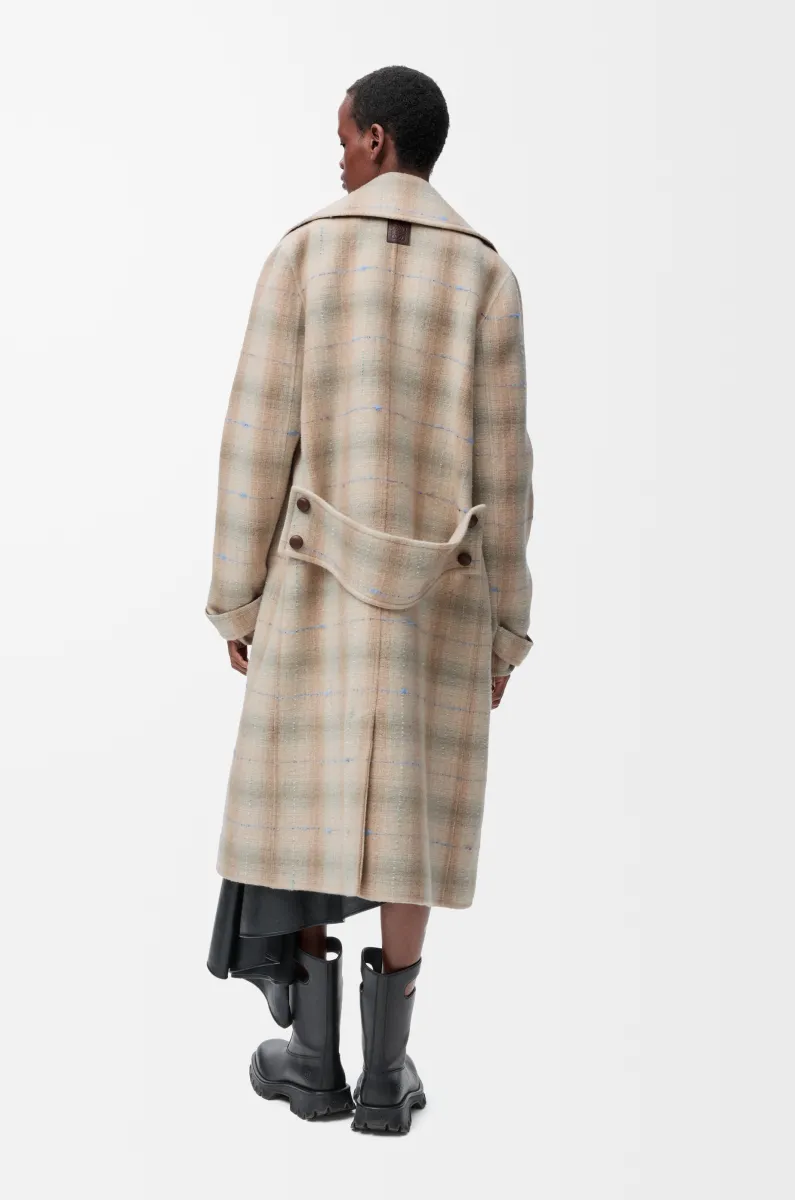 羊毛和羊绒混纺大衣