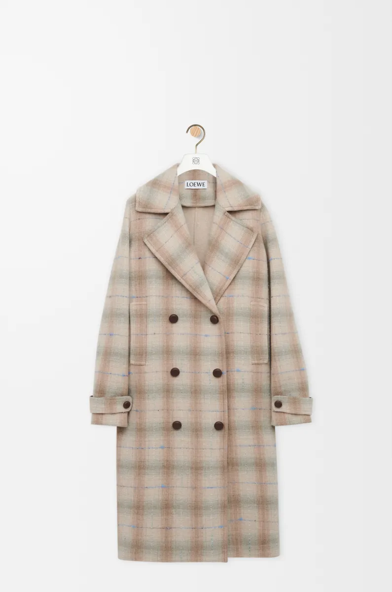 羊毛和羊绒混纺大衣