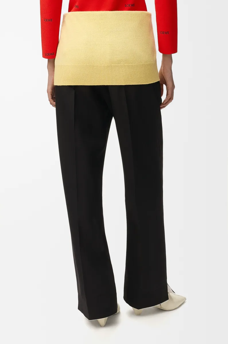 Adjusted fit trousers in wool