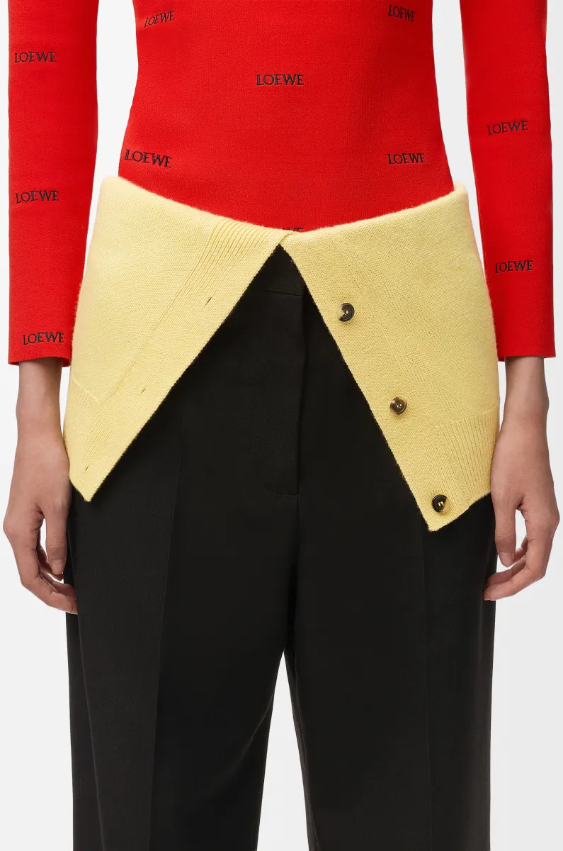 Adjusted fit trousers in wool