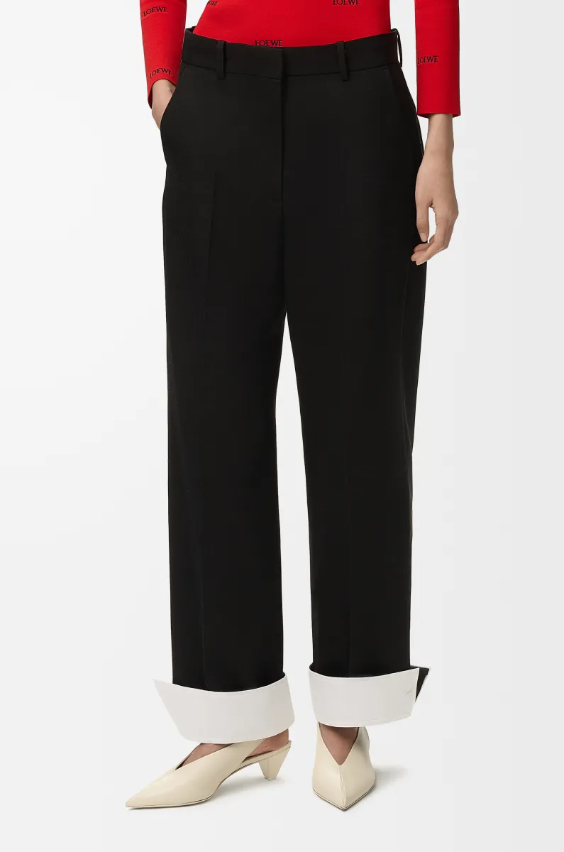 Adjusted fit trousers in wool