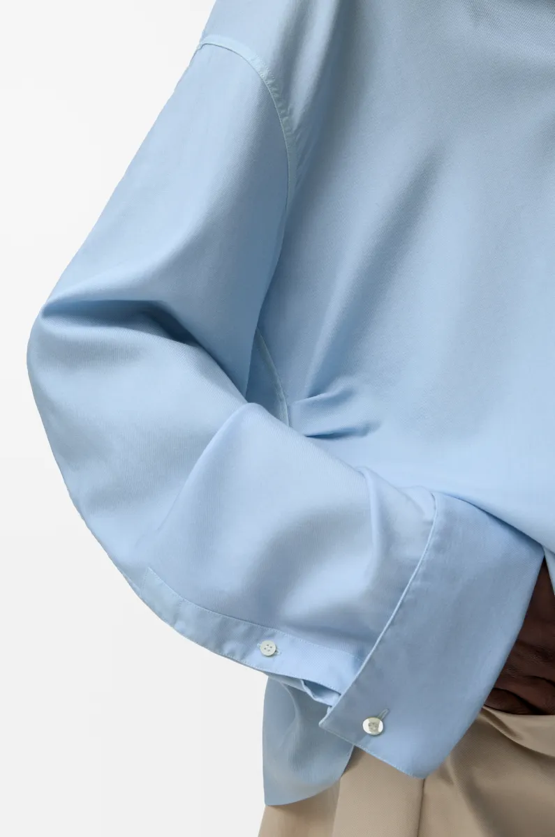 羊毛和丝绸衬衫