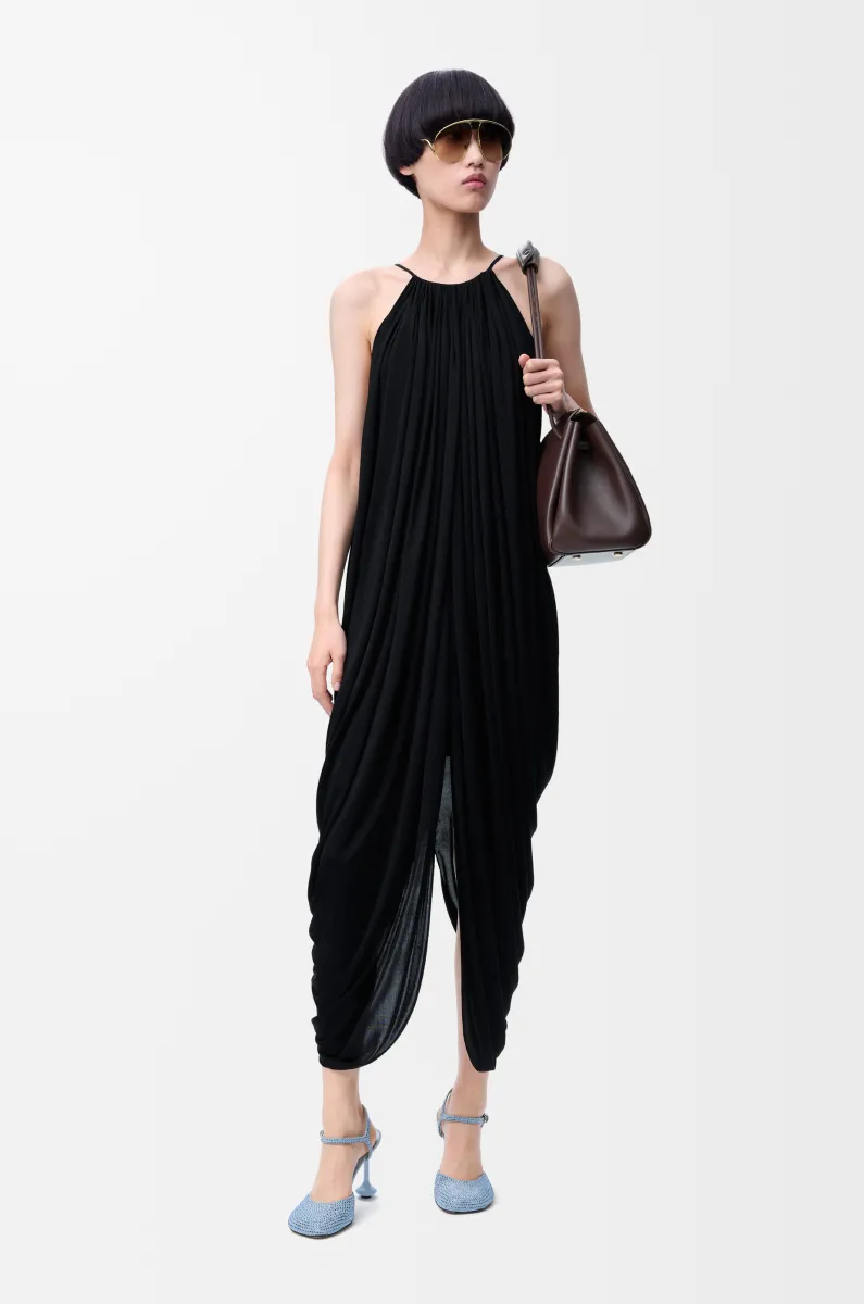 丝绸垂坠连衣裙