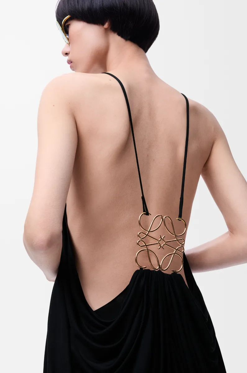 丝绸垂坠连衣裙