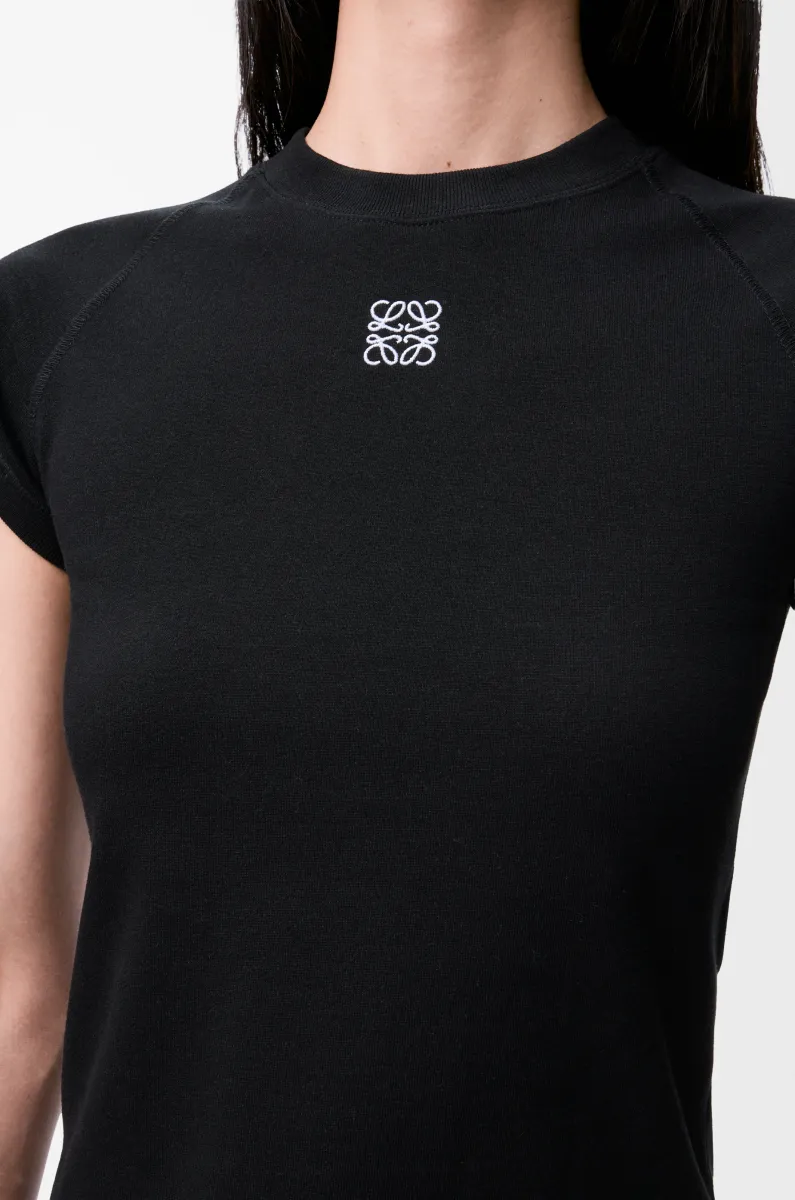 Small fit T-shirt in cotton blend