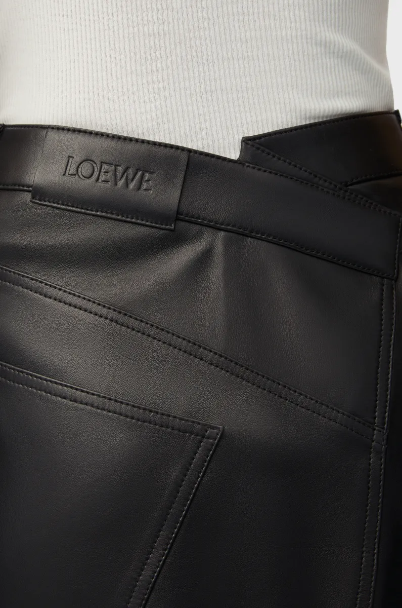 缎面纳帕羊皮革不对称半身裙