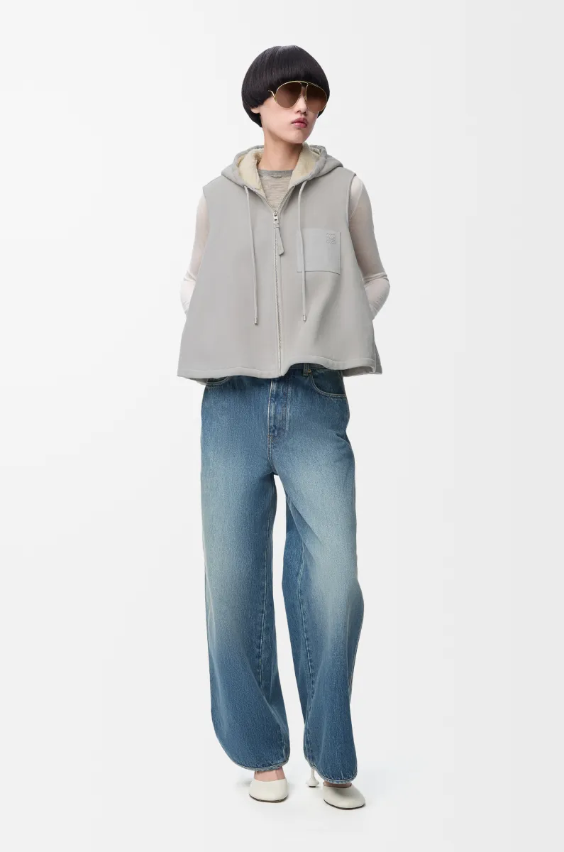 剪羊毛连帽背心