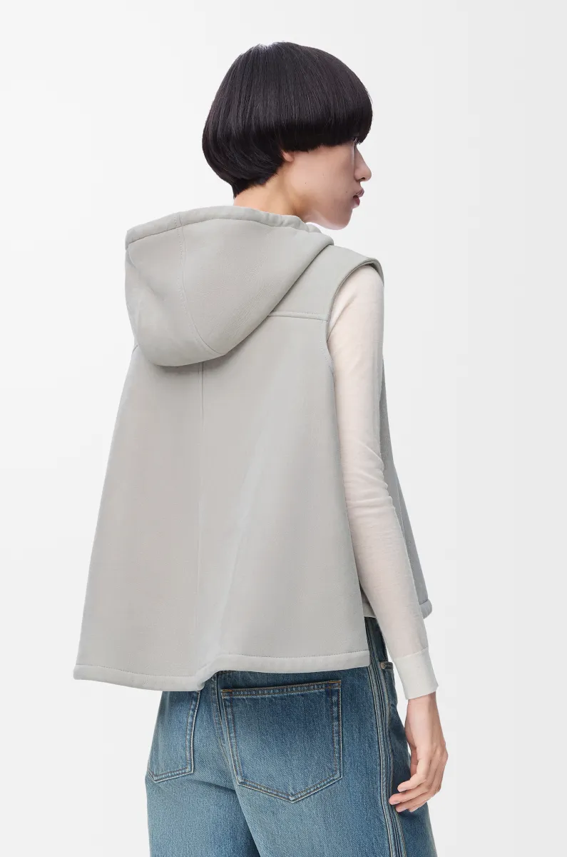 剪羊毛连帽背心