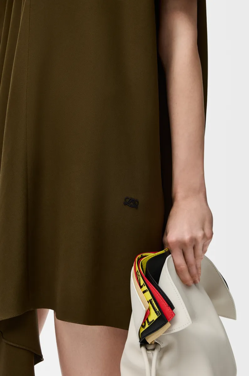 弹性粘胶纤维连衣裙