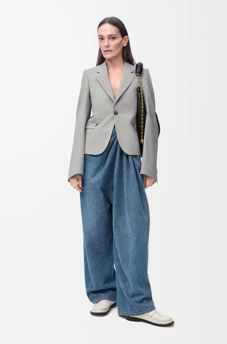 单宁布垂坠牛仔裤