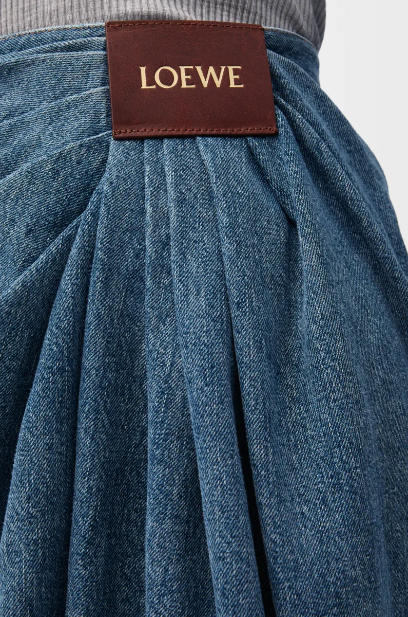 单宁布垂坠牛仔裤