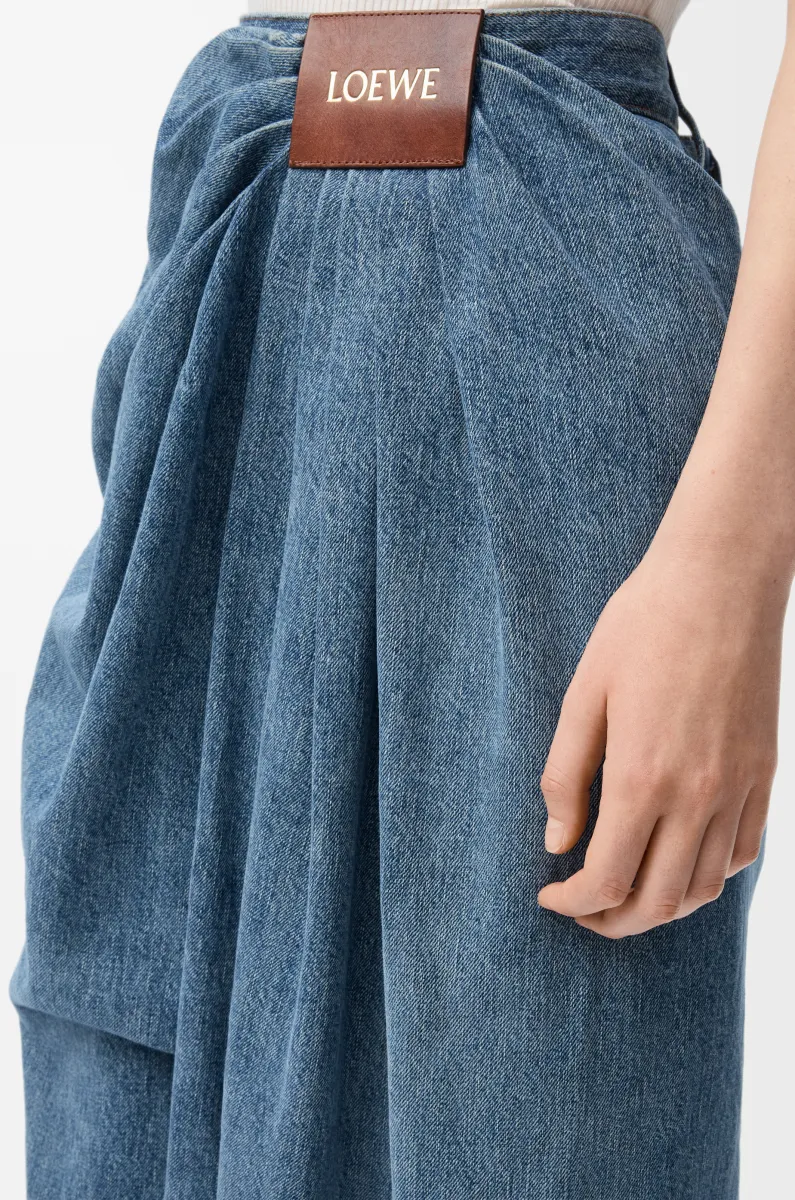 单宁布垂坠牛仔裤