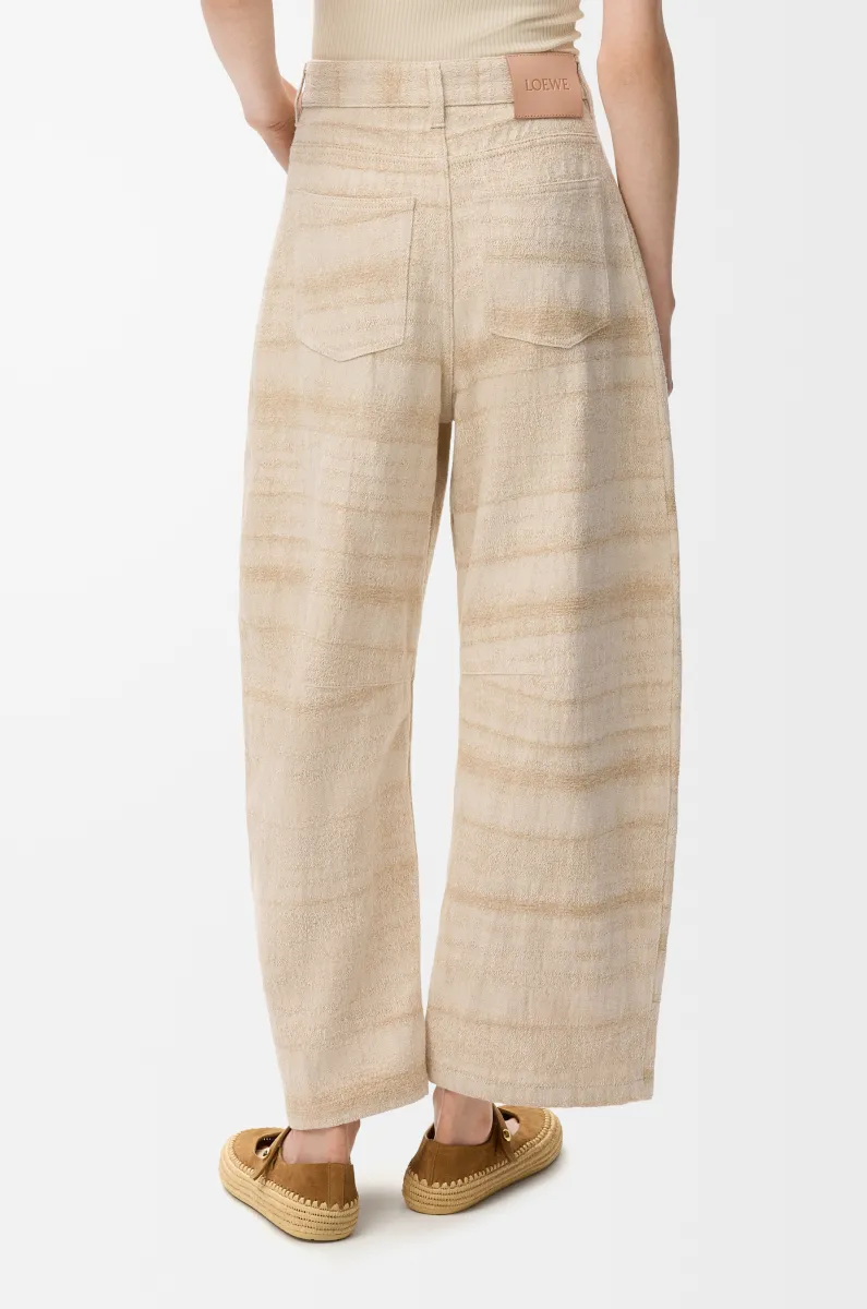 单宁布锥形牛仔裤