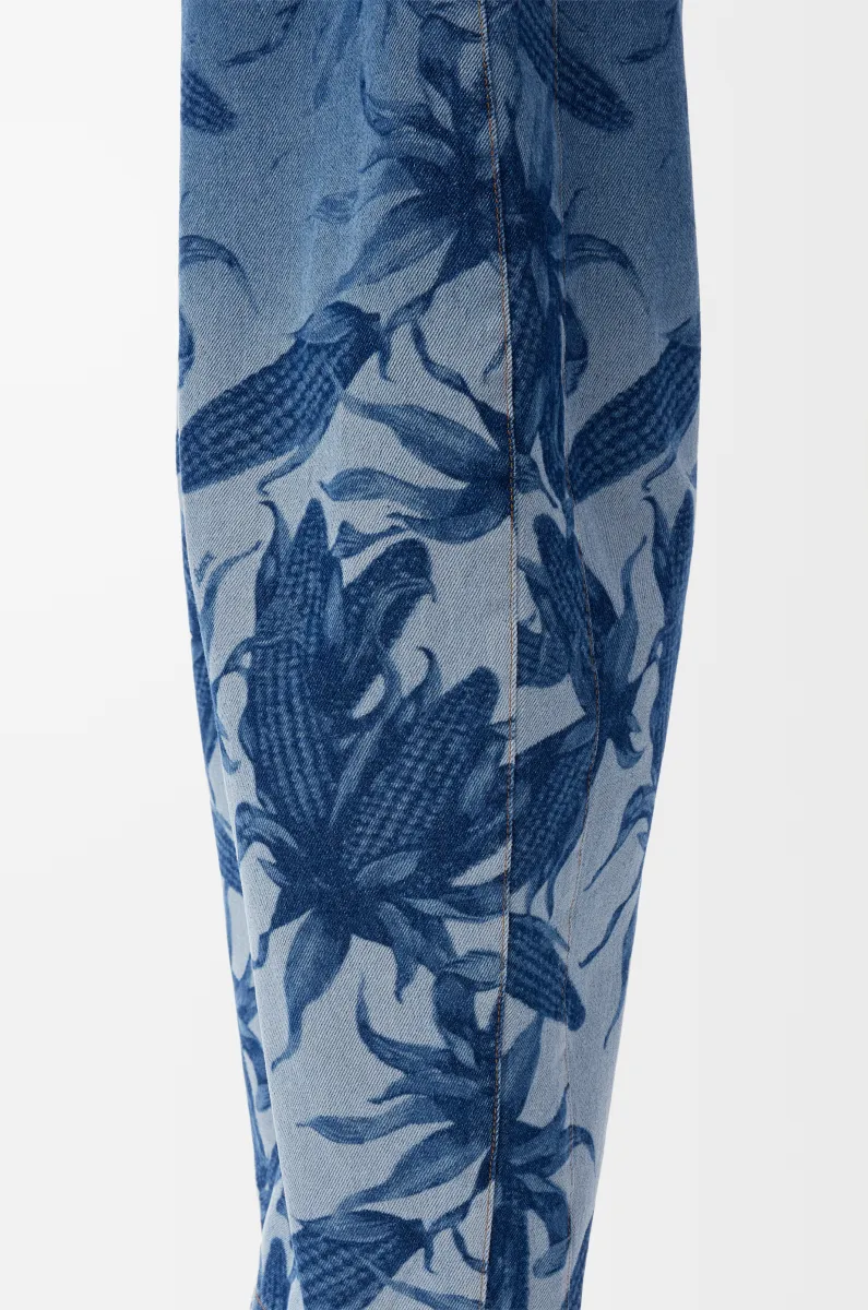 单宁布锥形牛仔裤