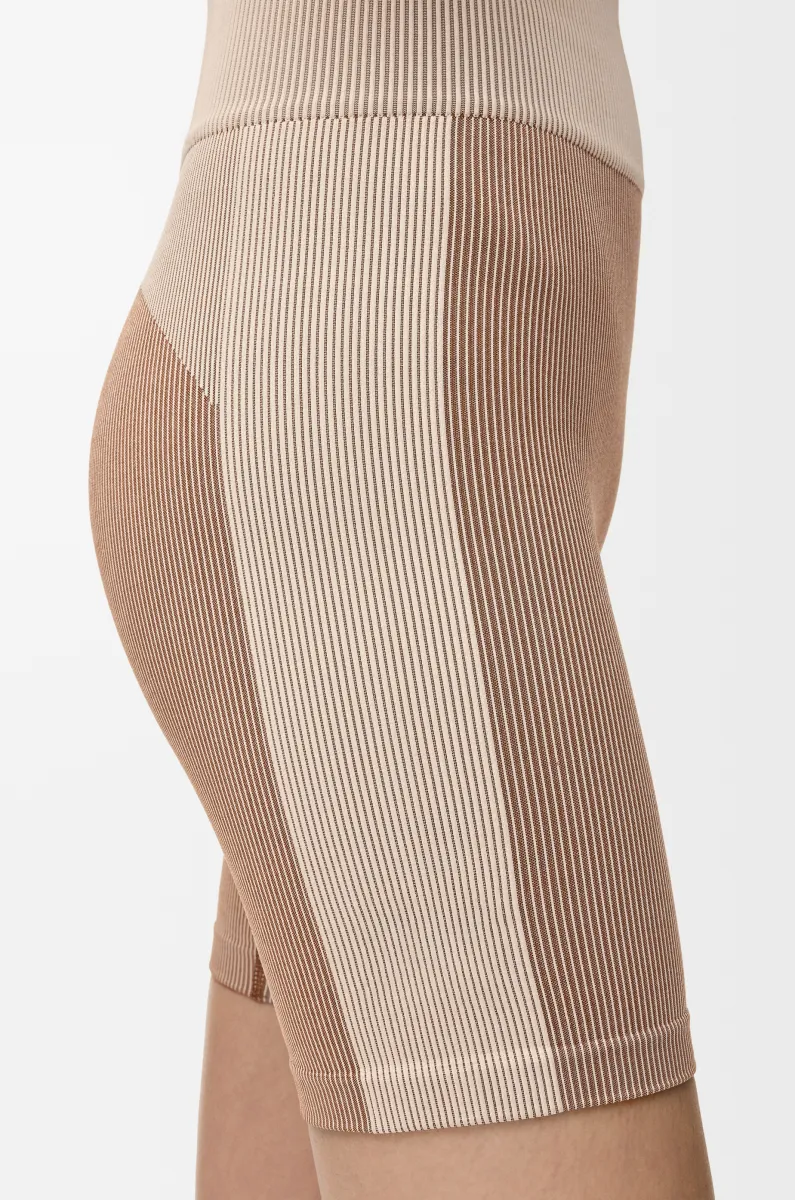 科技平纹针织无缝短裤